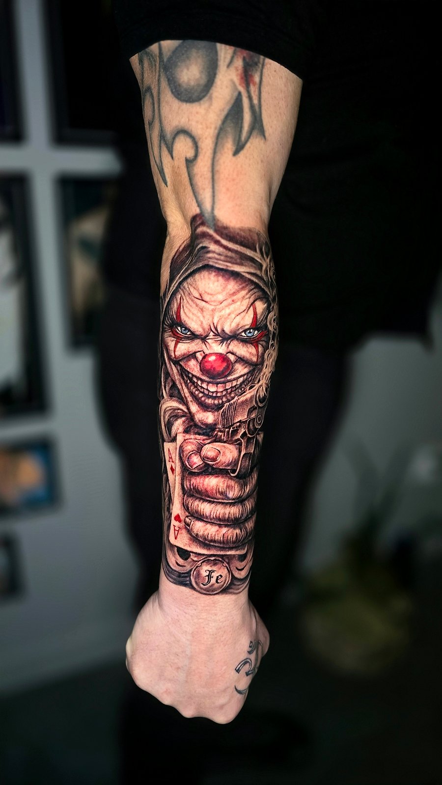 Przedramię — klaun realistyczny